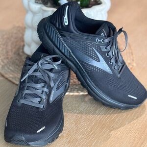 Brooks Men's Black and Gray Athletic Shoes